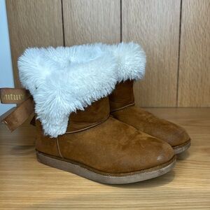 Girls Juicy Couture kind faux-fur boots, size 6